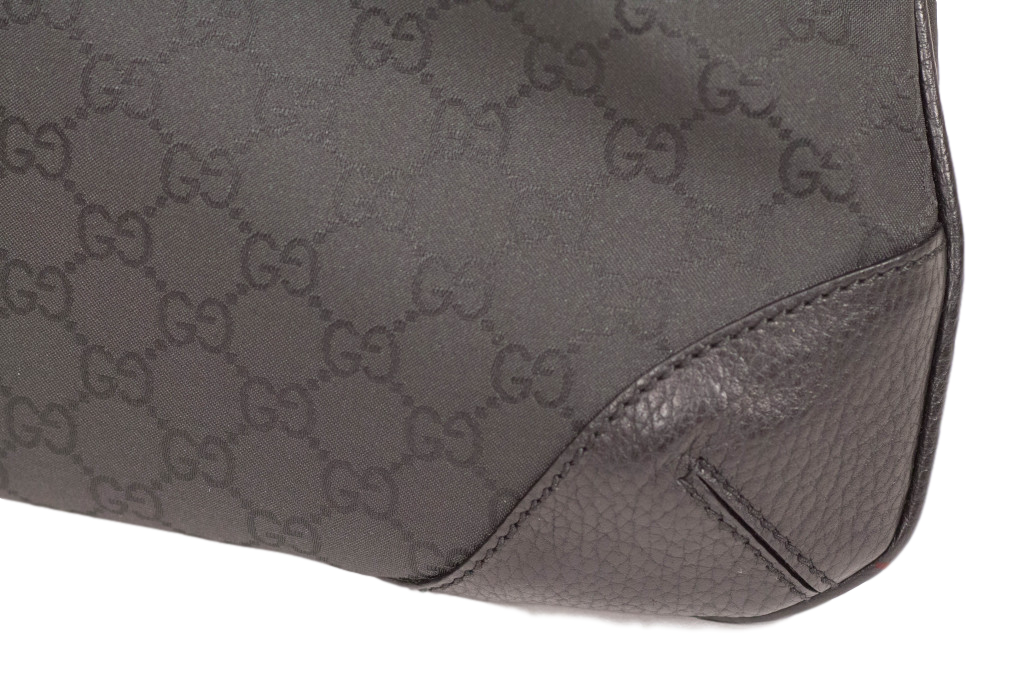 GUCCI SIGNATURE "GG" SHOULDER BAG - eKlozet Luxury Consignment