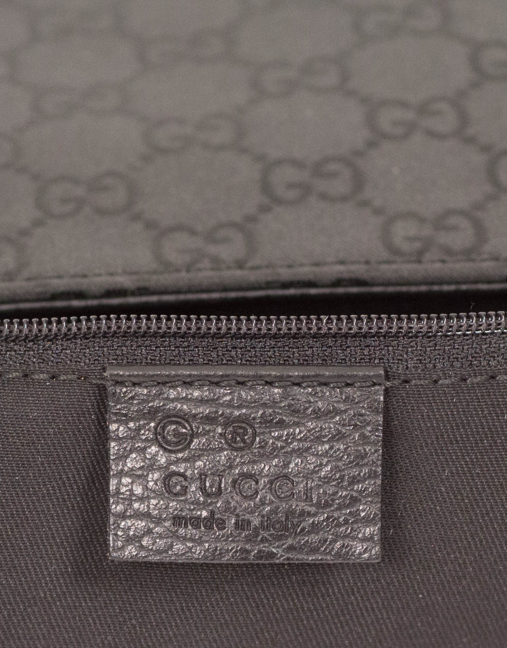 GUCCI SIGNATURE "GG" SHOULDER BAG - eKlozet Luxury Consignment