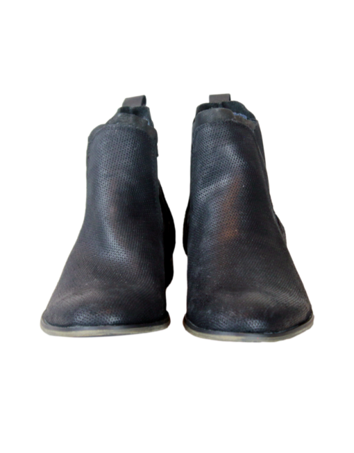 KENNETH COLE Pull On Boots Front | eKlozet Designer Consignment
