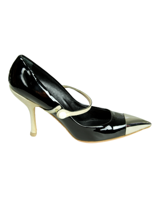 Louis Vuitton women  Louis vuitton shoes heels, Chanel slippers