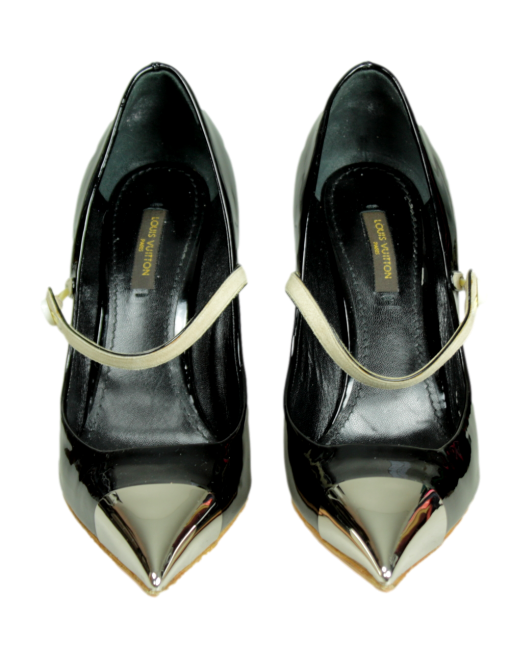 LOUIS VUITTON Pointed Toe Pumps Front