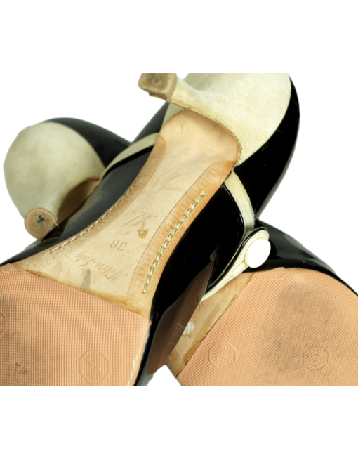LOUIS VUITTON Pointed Toe Pumps  Sole Logo