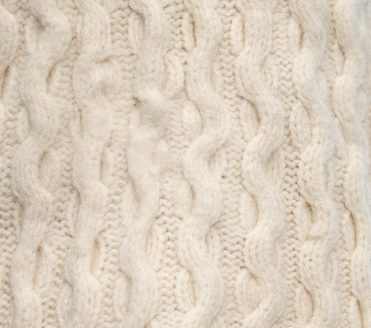 PAUL JAMES CABLE KNIT FISHERMAN V-NECK SWEATER - eKlozet Luxury Consignment
