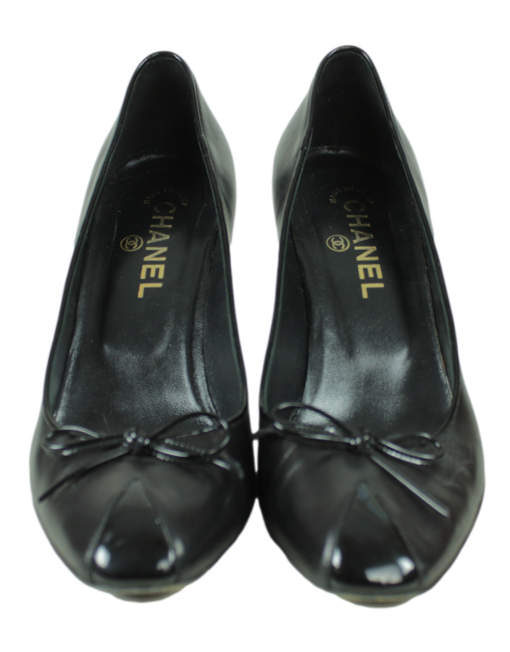 CHANEL Leather Bow Accents Pumps Front - eKlozet Luxury Consignment
