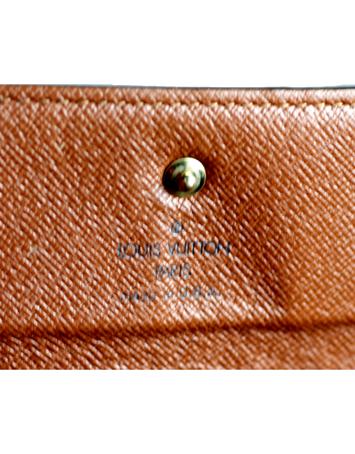 LOUIS VITTON Leather Wallet